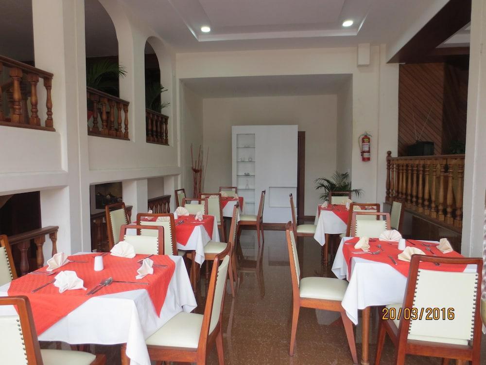 Hotel Cumanda Alfaro Buitenkant foto