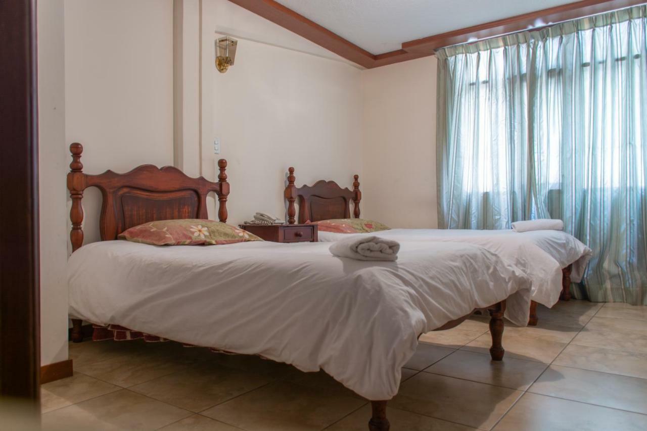 Hotel Cumanda Alfaro Buitenkant foto