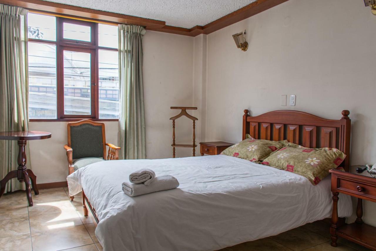 Hotel Cumanda Alfaro Buitenkant foto