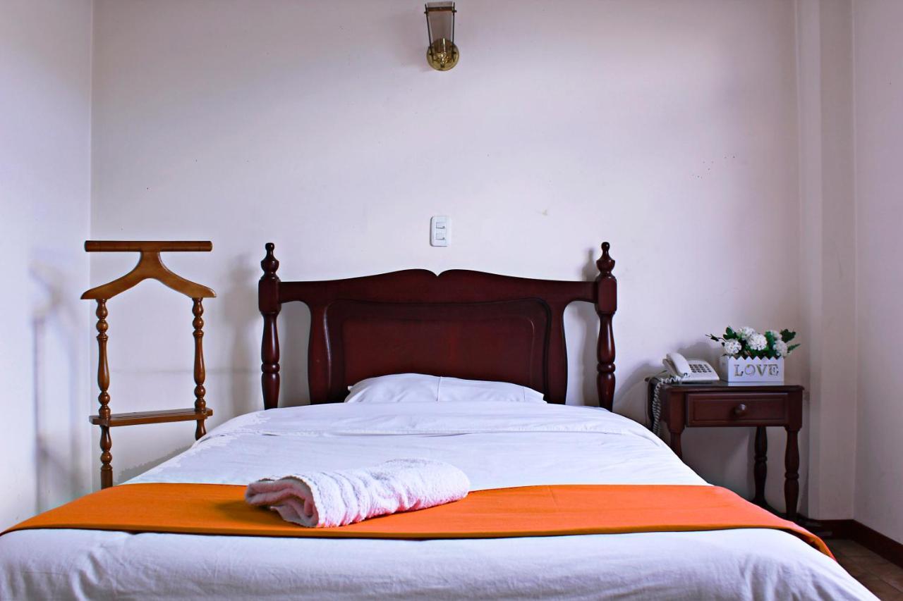 Hotel Cumanda Alfaro Buitenkant foto