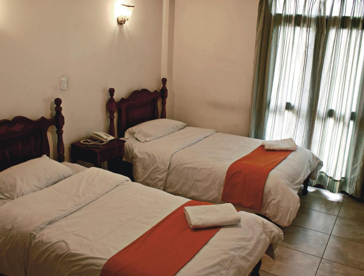 Hotel Cumanda Alfaro Buitenkant foto