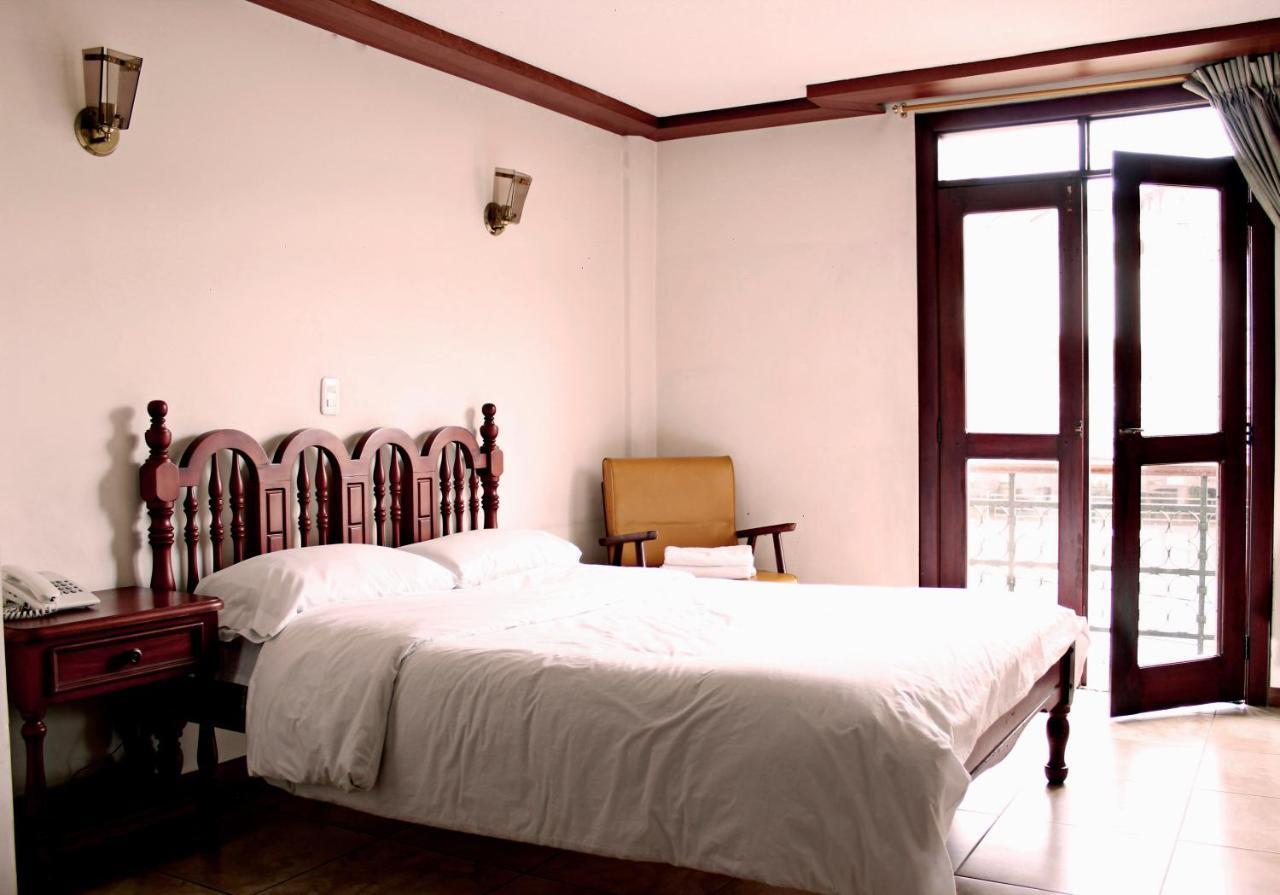 Hotel Cumanda Alfaro Buitenkant foto