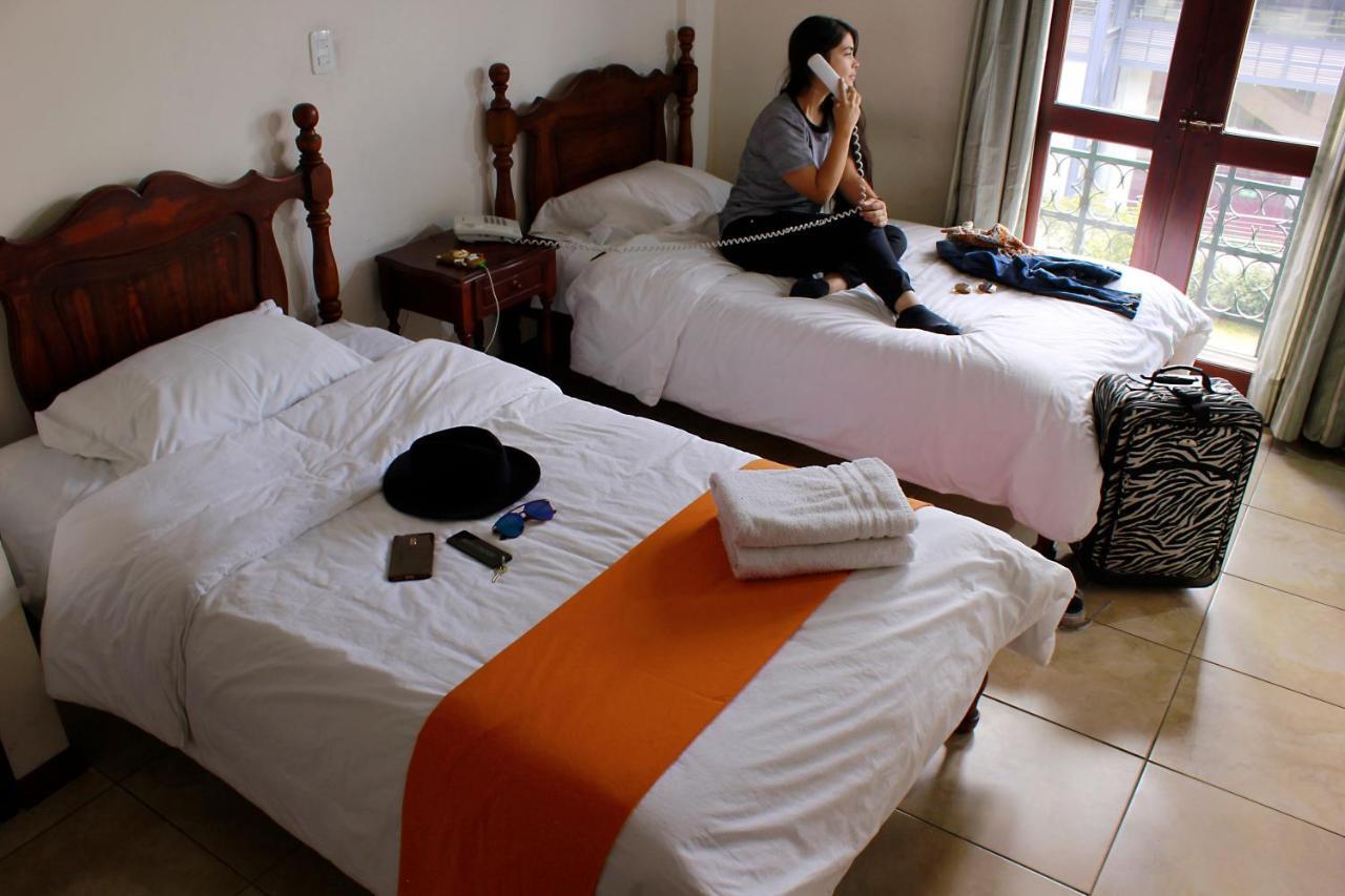 Hotel Cumanda Alfaro Buitenkant foto